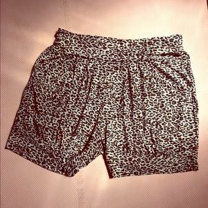 Leopard print shorts with pockets!